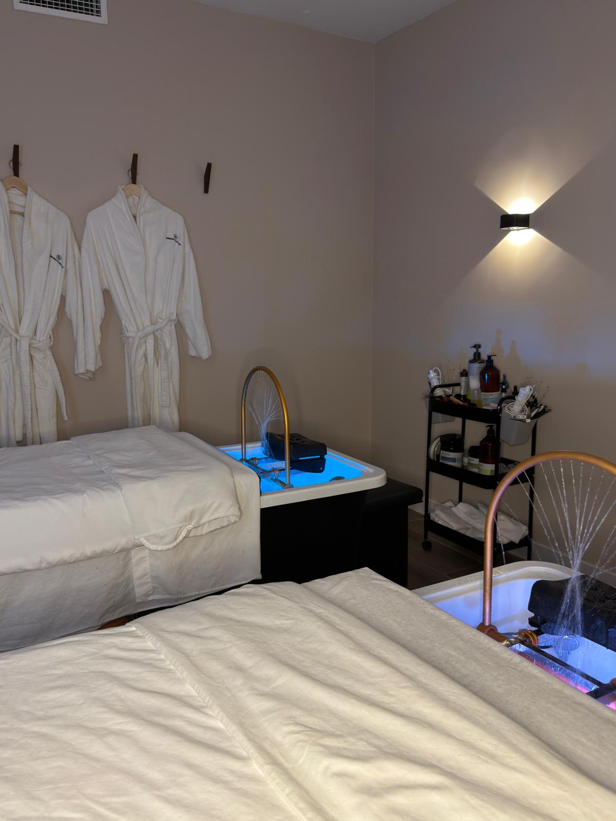 Cama de spa capilar en Cabina 1 — ángulo 1